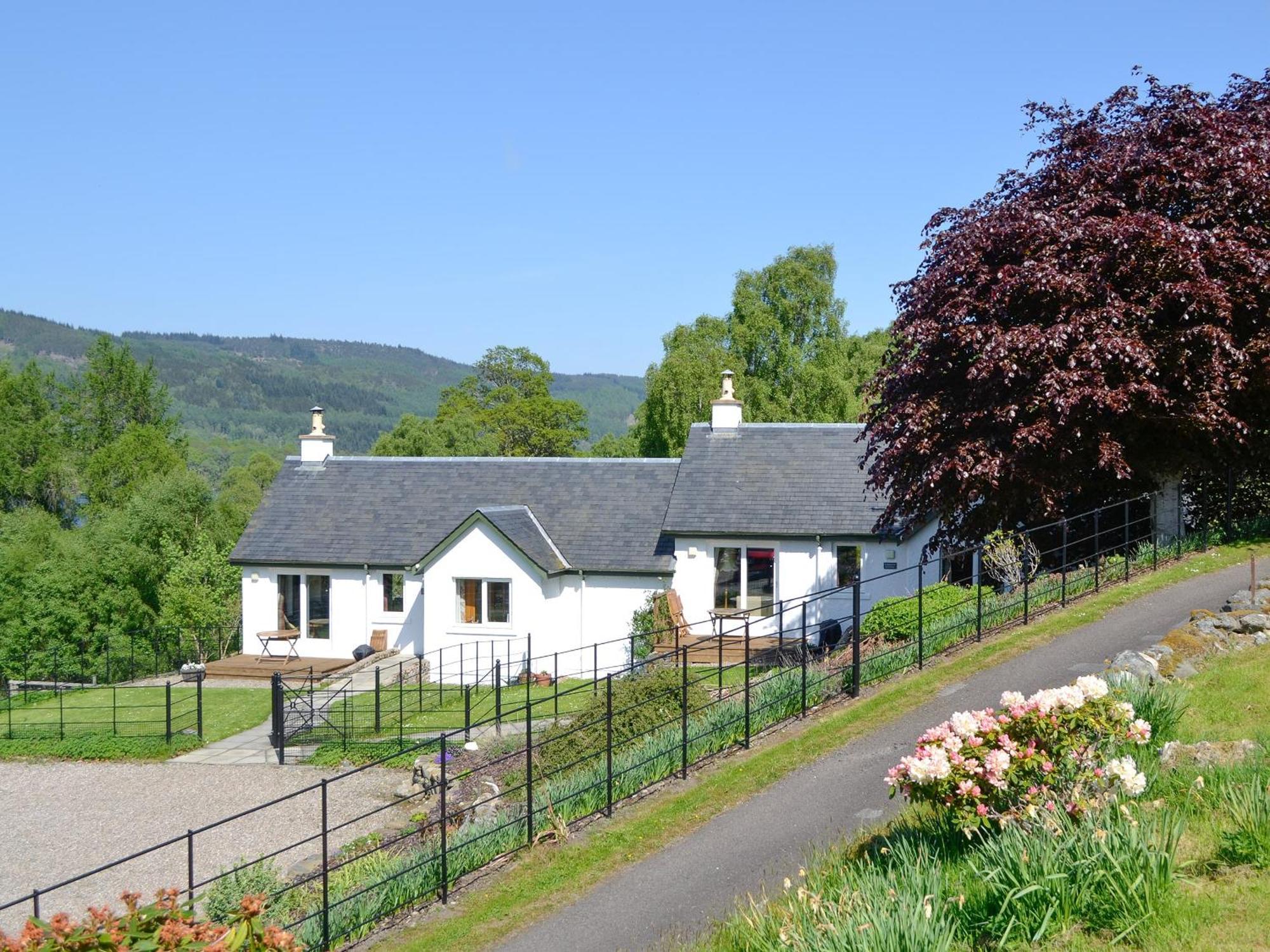 Farragon Cottage Foss Exterior photo